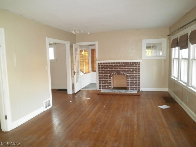 Edward Kneens - Residential