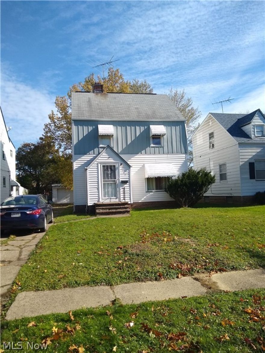 Nice single family home found on a quiet street in North Collinwood close to shopping, and schools.