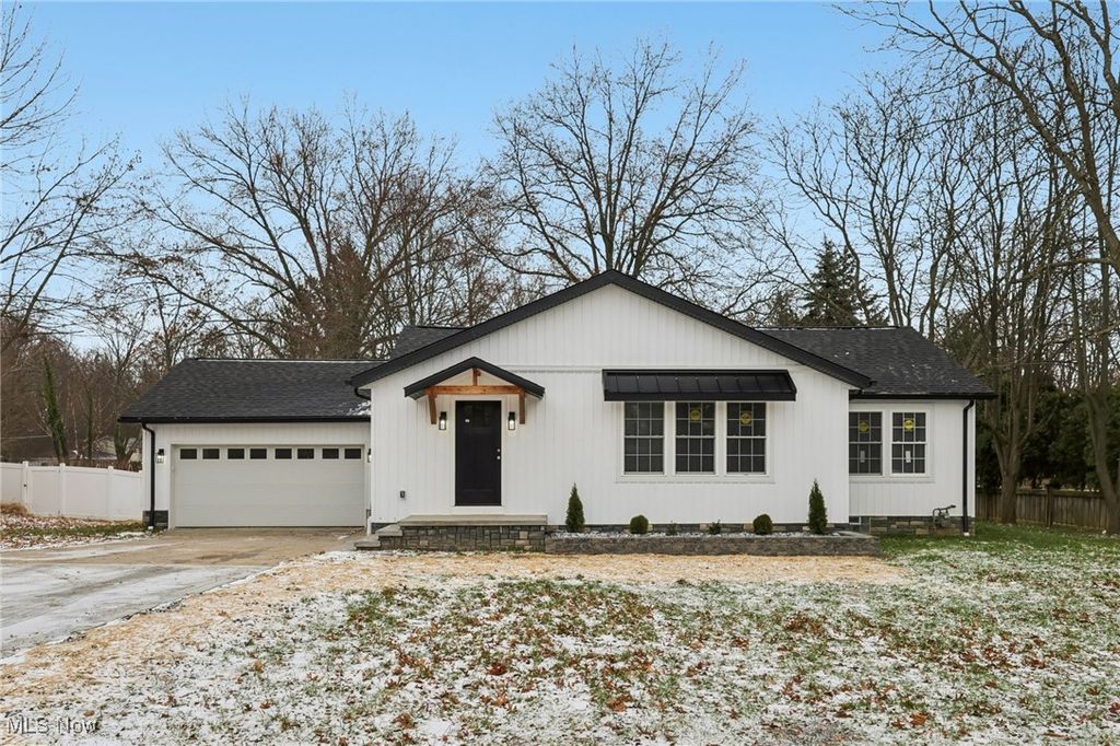 Photo of 3943 Darrow Road, Stow, OH 44224 (MLS # 5178205)