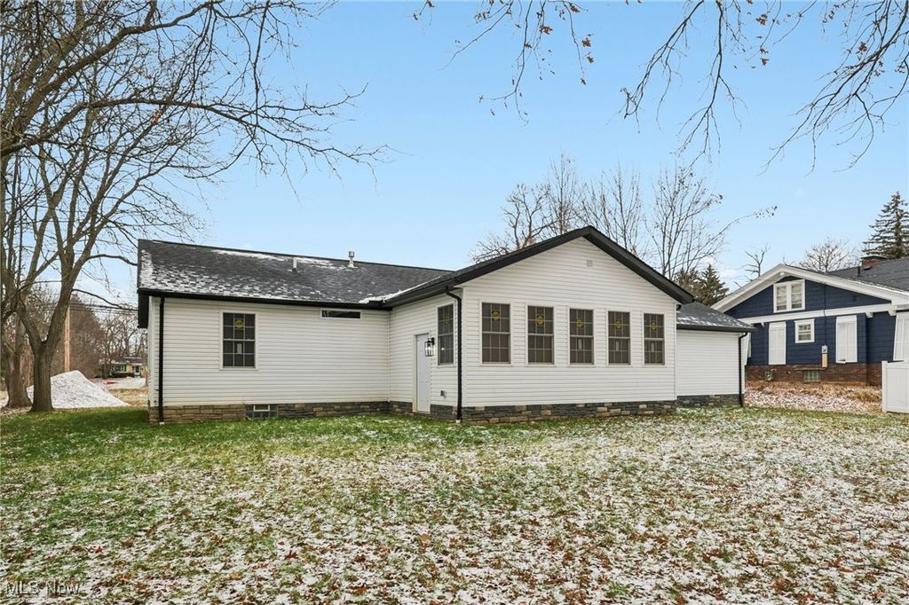 Photo of 3943 Darrow Road, Stow, OH 44224 (MLS # 5178205)
