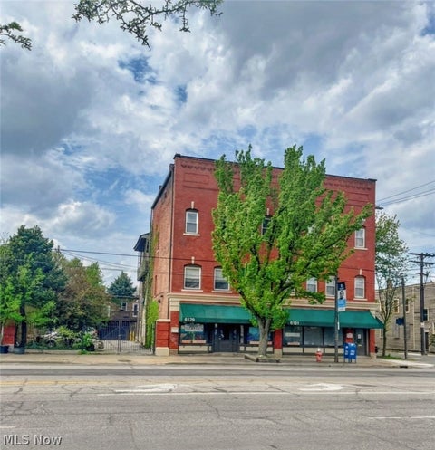 Apartment For Rent - 1066 E 62nd St #3<br/> Cleveland, OH 44103