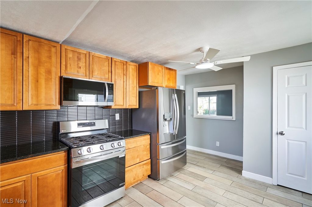 Photo of 10917 Linnet Avenue, Cleveland, OH 44111 (MLS # 5165320)