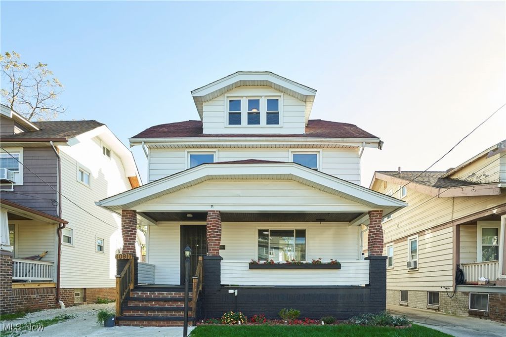 Photo of 10917 Linnet Avenue, Cleveland, OH 44111 (MLS # 5165320)