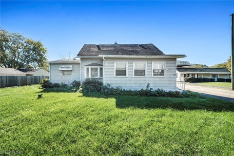 Photo of 1980 Wadsworth Road, Norton, OH 44203 (MLS # 5253018)