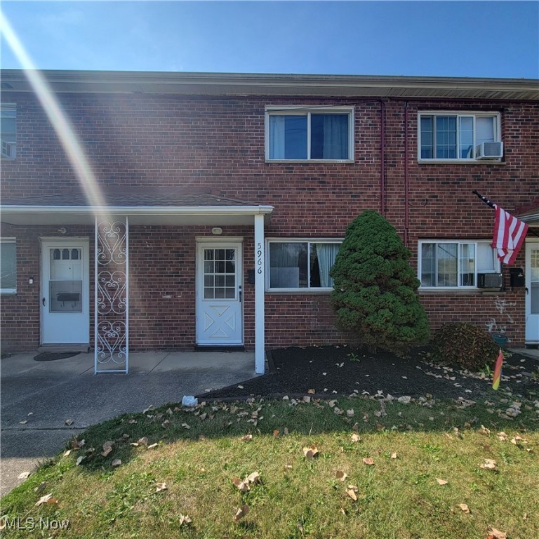 Welcome home to this charming brick townhome in a prime location with a private back patio! Just minutes from the future home of the Browns, with easy access to major freeways, this home combines convenience with comfort. Inside, you’ll find a bright living room filled with natural light, a spacious upstairs with 2 bedrooms and a bath. Spacious eat in kitchen, pantry and washer/dryer hookups for added living efficiency on the first floor. Recently rehabbed with all new flooring and fresh paint throughout, this home is truly move-in ready.