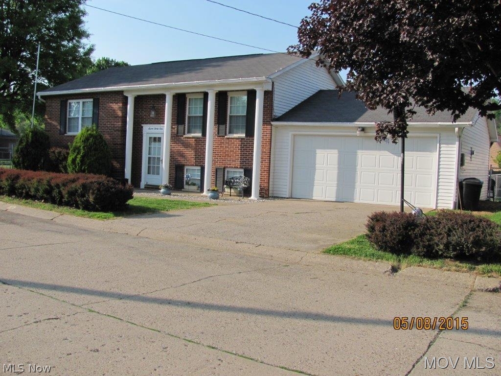 Fantastic corner oversized lot completely fenced. Dining room could be sun room. Newer laminate flooring 1st floor. Large split foyer in terrific area. Elem: Belpre Elementary School Elem/Bus: Y JrHigh: Belpre Middle School JrHigh/Bus: Y High: Belpre High School High/Bus: Y Fire: VOL Police: CTY PossFreeGas: N ;SQFT=Fin L1:1156, Fin Bsmt:896, Fin Above:1156, Fin Total:2052, Unfin Above:0;GAR= 2 Car Att