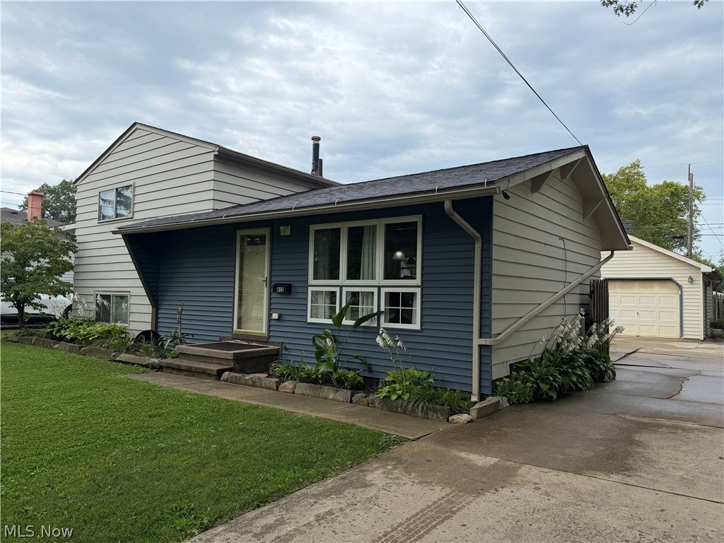 812 West Drive