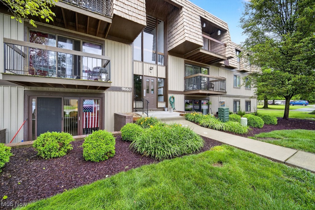 Welcome to this beautifully updated 2-bedroom, 1.5-bath condo in the highly desirable Sunrise Cove Condominium 1 Association!
This second-floor unit offers stylish, move-in-ready living space. The modern kitchen features brand-new cabinets, countertops, flooring, and appliances. Fresh paint and new flooring flow throughout, creating a clean, contemporary feel. Step out onto the porch and enjoy stunning views with natural light pouring into the living area.
Both the full and half bathrooms have been tastefully renovated, and the unit offers ample closet space for added convenience.
Enjoy access to outstanding community amenities, including a swimming pool, basketball and tennis courts—perfect for an active lifestyle.
A detached one-car garage provides secure and convenient parking.
Don't miss this fantastic opportunity to own a beautifully updated home in a prime location!