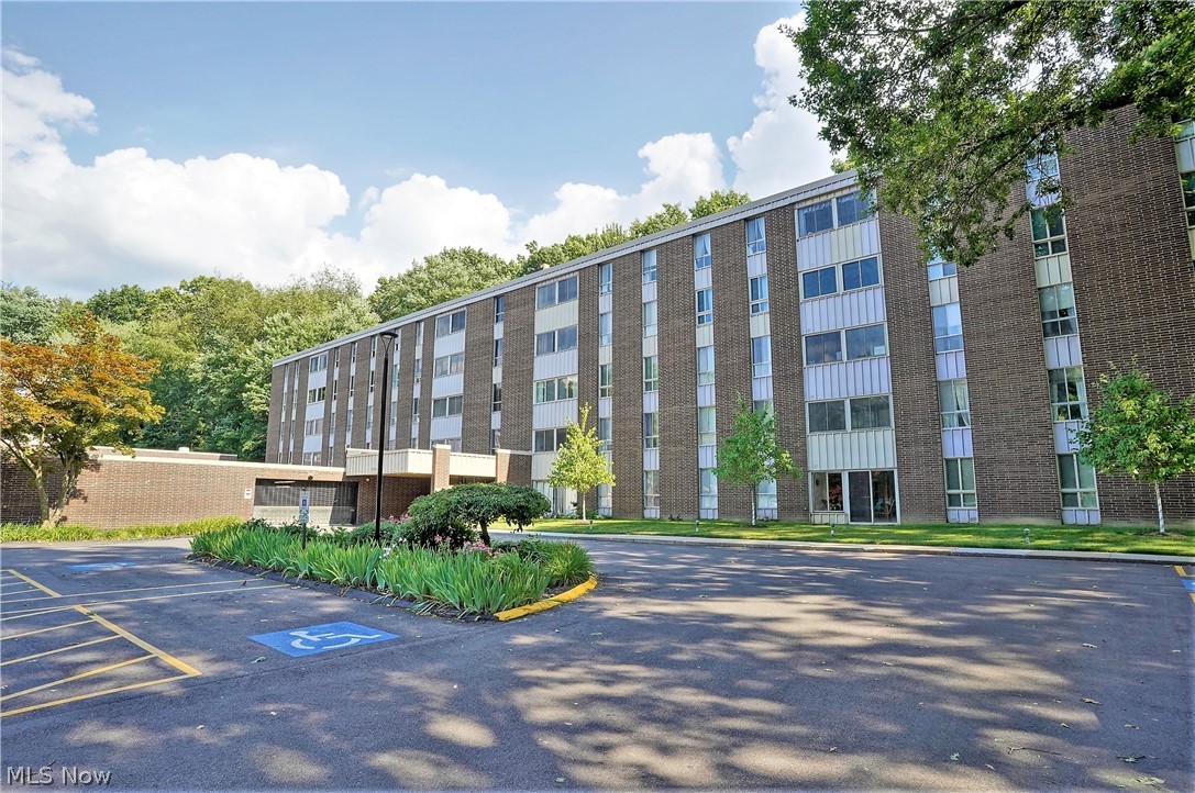 Very nice 2 bedroom/2 full bath condo at desirable Silver Lake Towers! Spacious living and dining room combination with sliders to the 3 season room to enjoy the seasons. Redesigned kitchen features newer cabinetry, breakfast bar, pantry with pull outs, nice counter space and a second pantry! Primary bedroom features an 8' x 6' walk in closet and updated bath with walk in shower. The second bedroom is good size as well and the other full bath also has updates.
Newer windows throughout and newer electric panel. Garage space # 128 and storage unit are included. Monthly fee includes ALL utilities even cable!