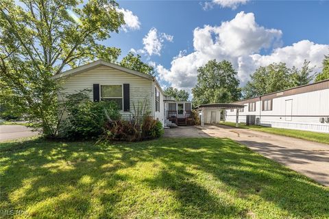 55 Patio Lane, Olmsted Twp, OH 44138 - #: 5131469