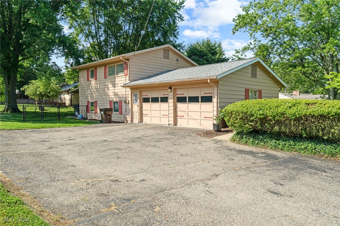 3303 Meadowwood Street, Massillon, Ohio image 5