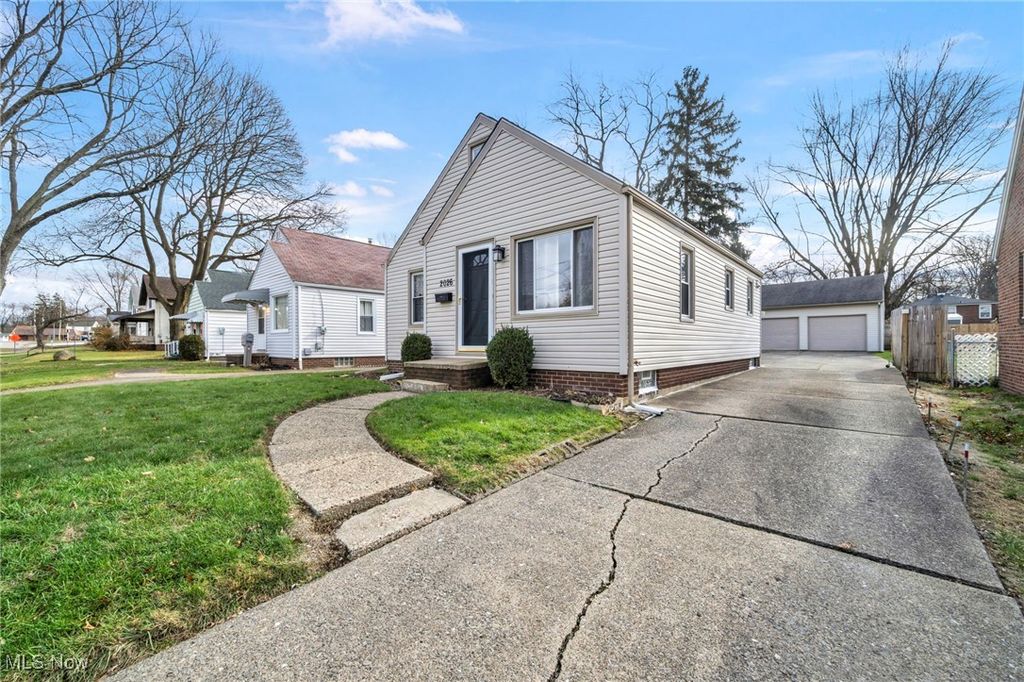 Photo of 2026 39th Street NW, Canton, OH 44709 (MLS # 5175310)