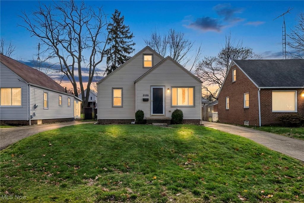 Photo of 2026 39th Street NW, Canton, OH 44709 (MLS # 5175310)