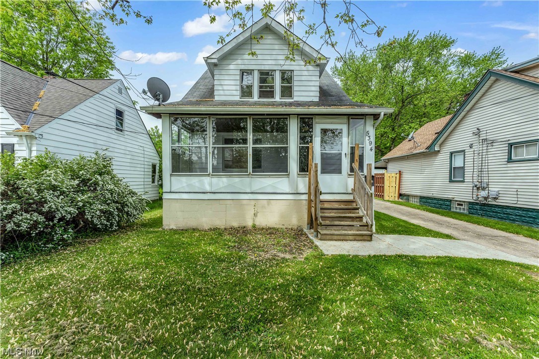 5394 E 111th St, Garfield Hts - Spacious 3 bed 1 bath home! //
$1150 rent / $1150 deposit //
$49 application fee per adult //
NO SMOKING //
1 time $149 non-refundable set up fee paid at lease signing //
$30/month required resident benefit package; can include personal property/liability insurance for an additional $5/month for $35/month total //
All applicants are required to fill out a PetScreening application, found on our website/app before being processed. Even if you have NO pets - this app must be filled out. 1-2 pets OK w/ approved PetScreening & PetFee (Some breed restrictions apply). 1 time, non-refundable pet fee of $200-300 per animal applies to all pets & must be paid prior to or when you pay your 1st month rent. (No fee for qualified assistance animals) //
Our application is processed through secure site: Findigs. They require ID & income verification. Without this, your app will not be processed. They offer 24/7 chat support on their app directly if you hav
