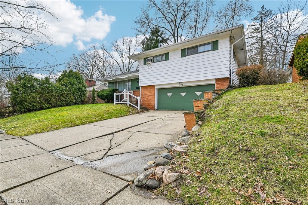 Photo of 508 Clearbrook Drive, Akron, OH 44313 (MLS # 5191888)