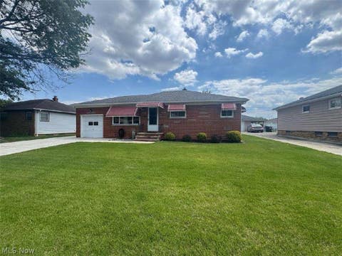 Homes For Sale - 7287 Maplewood Road<br/> Parma, OH 44130