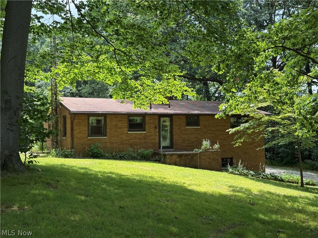 Photo of 4708 Alabama Avenue SW, Navarre, OH 44662 (MLS # 5223392)