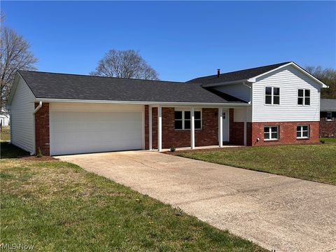 Homes For Sale - 114 Devol Drive<br/> Marietta, OH 45750