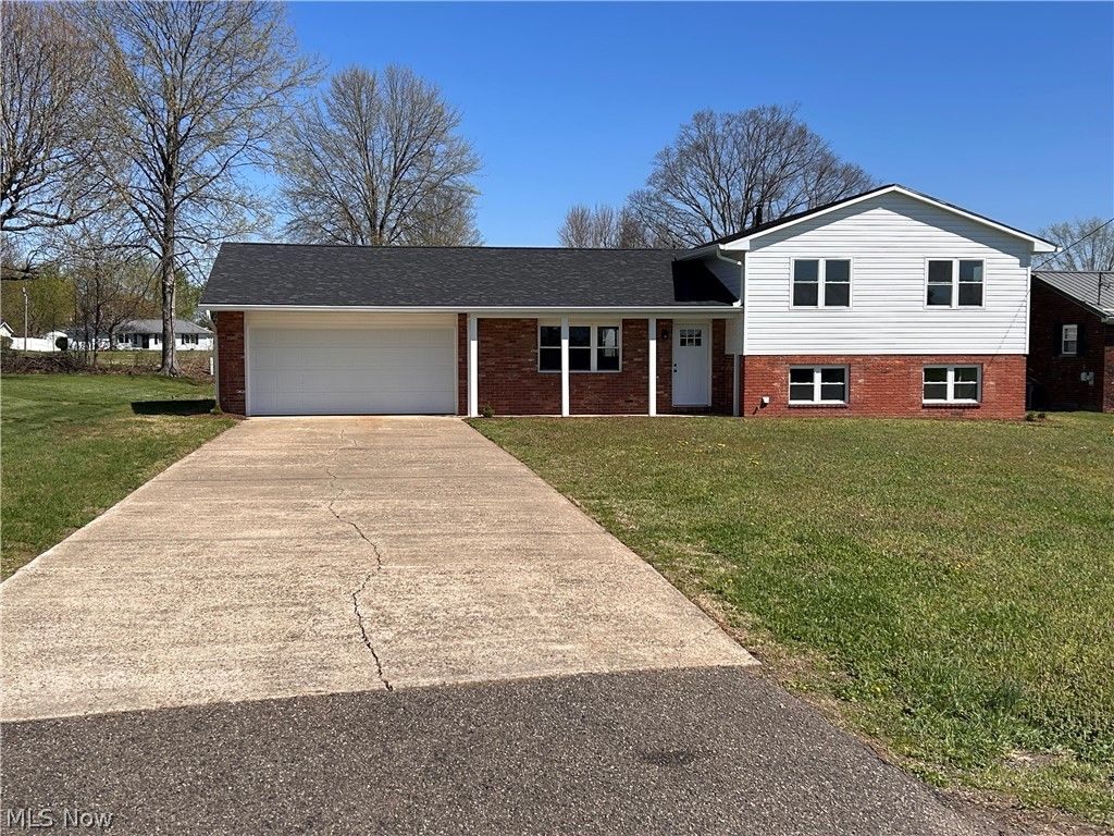 Photo of 114 Devol Drive, Marietta, OH 45750 (MLS # 5200080)