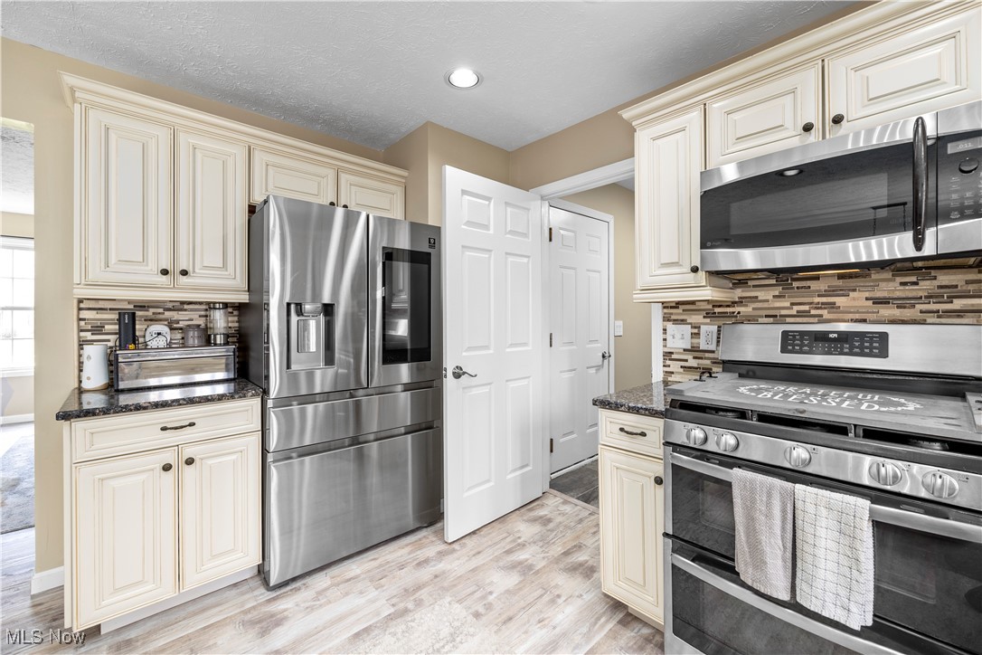 7073 Oak Tree Drive, Lorain, Ohio image 16