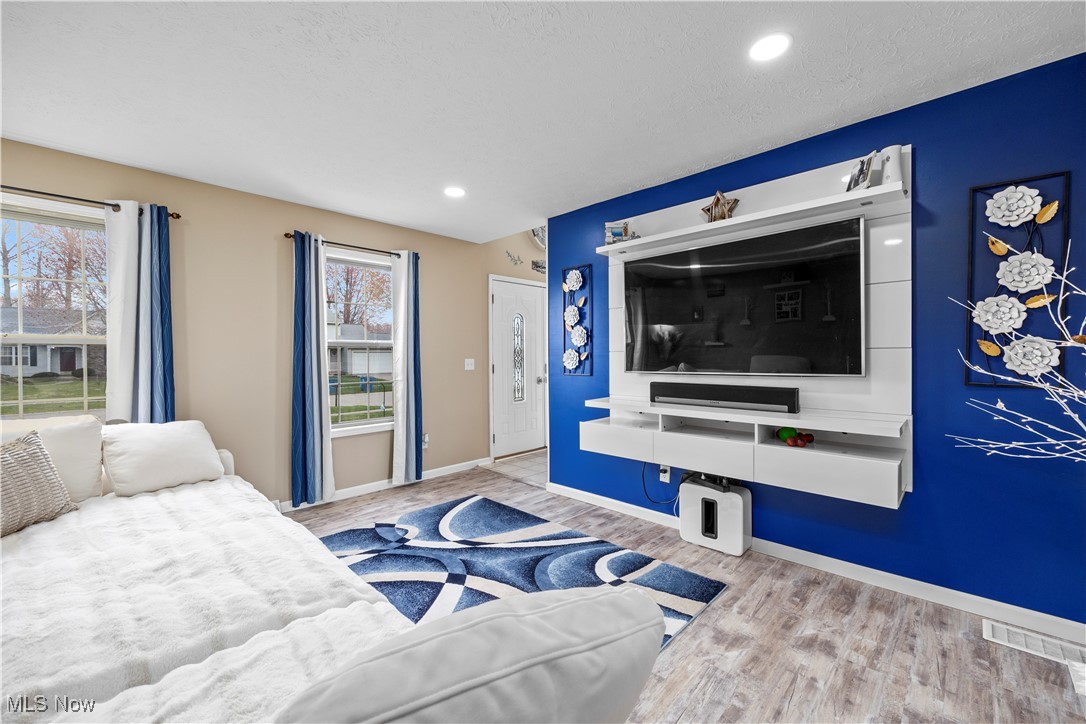 7073 Oak Tree Drive, Lorain, Ohio image 8