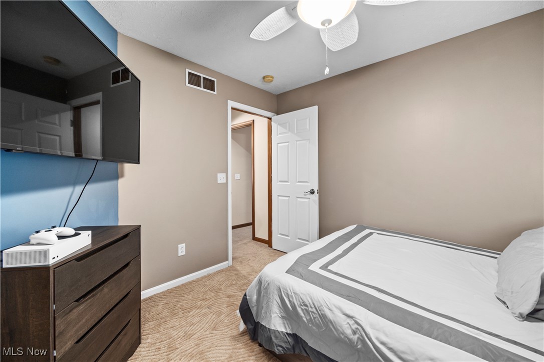 7073 Oak Tree Drive, Lorain, Ohio image 29