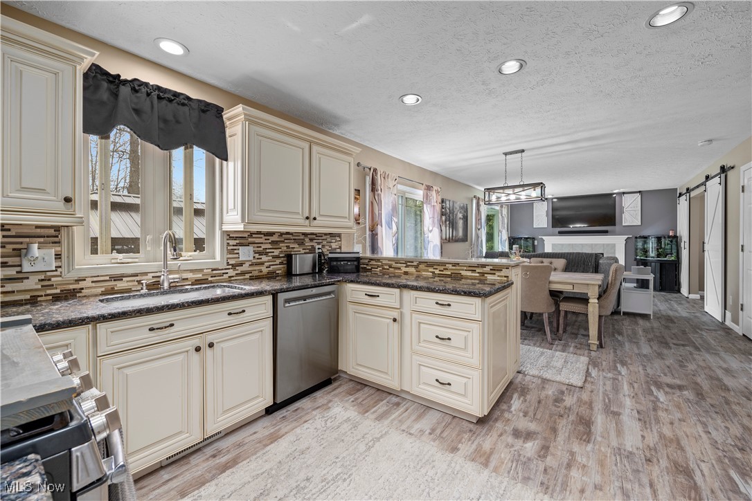 7073 Oak Tree Drive, Lorain, Ohio image 18