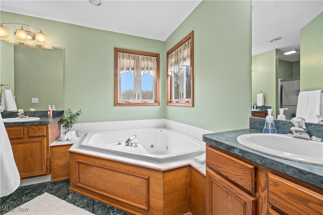 7073 Oak Tree Drive, Lorain, Ohio image 25