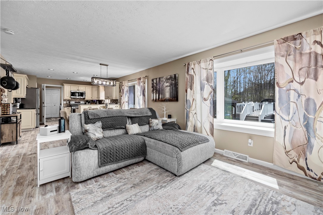 7073 Oak Tree Drive, Lorain, Ohio image 11