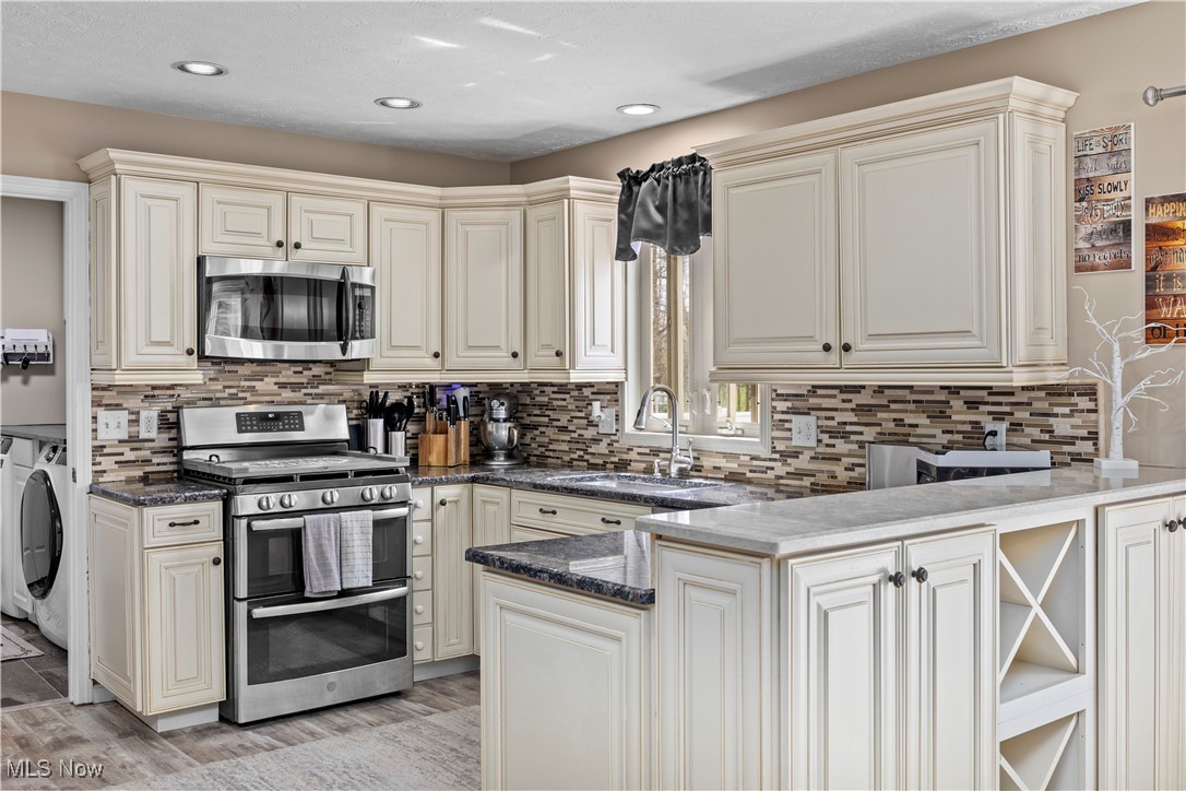 7073 Oak Tree Drive, Lorain, Ohio image 13
