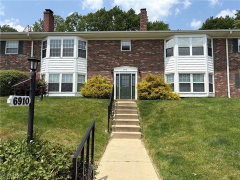 6910 Carriage Hill Drive Unit 103, Brecksville, OH 44141 - #: 5128519