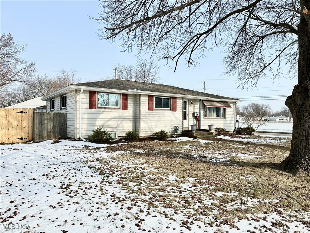 2455 Lincoln Drive, Lorain, Ohio image 3