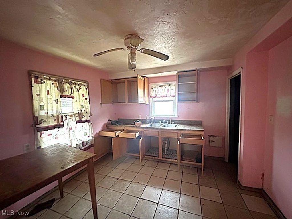 Photo of 4761 E 173rd Street, Cleveland, OH 44128 (MLS # 5185079)