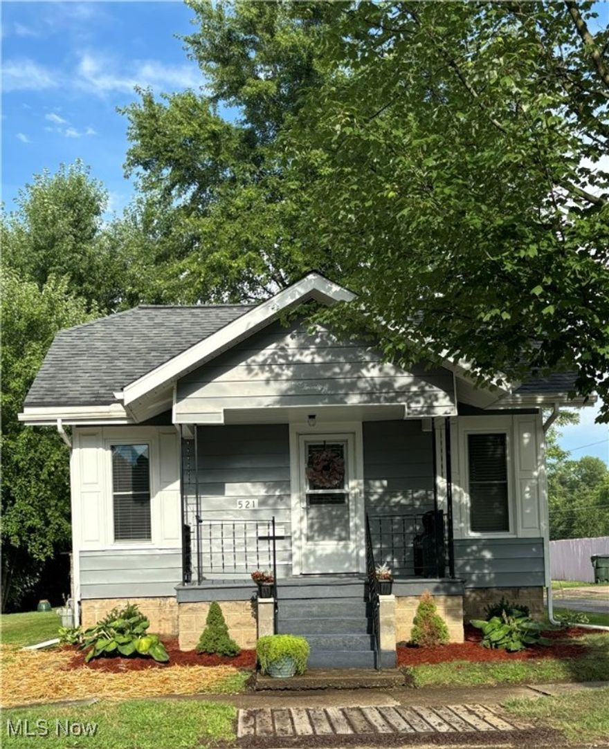 Come check out this gorgeous one-bedroom, one-bathroom home with an additional bedroom in the basement. The detached garage is equipped for a small workshop, perfect for hobbyists or DIY enthusiasts.This home features, Roof:Approximately 7 years old. Gutter Guards: Installed around 4 years ago. Bathroom: Wheelchair accessible for added convenience. Master Bedroom: Very spacious, with an option to set up a washer and dryer in the master closet. Lot:Large and inviting, offering plenty of outdoor space.
This charming home is ideal for those looking to downsize or just starting out. Don't miss out on this perfect opportunity! Call to schedule your appointment to view.