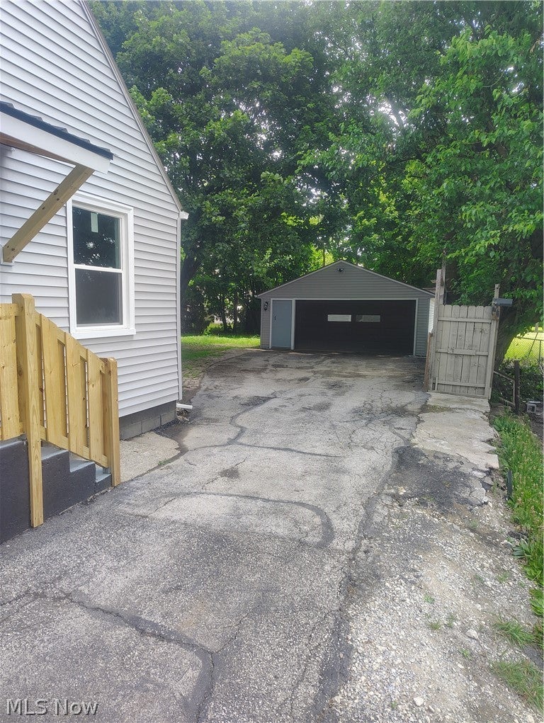 21 Fernwood Avenue