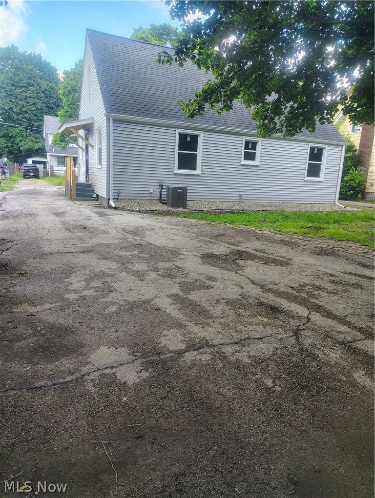 21 Fernwood Avenue