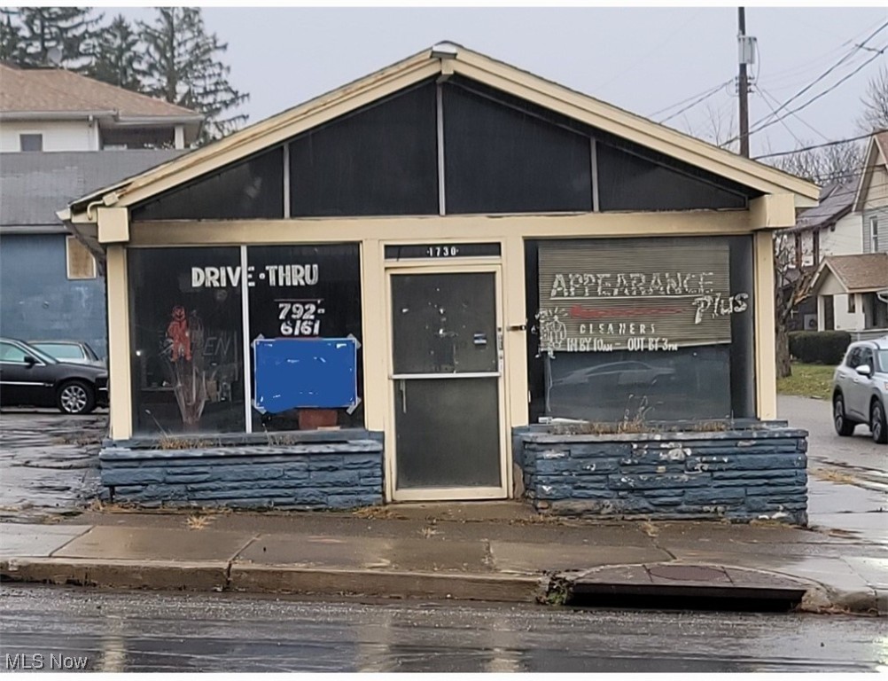 Was a Dry cleaning business been closed for 3 years
Back building is currently being used as a car repair shop pays $300 in rent no lease
Back building has no water connection available