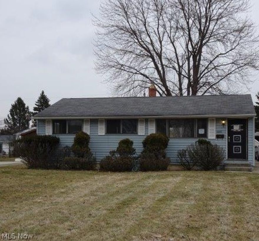 Great opportunity to buy this ranch style home built in 1962, located in Bedford Heights, OH and sitting on a .172 acre lot. The interior has 1034 sq. ft. with
3 bedrooms and 1 bathroom plus a full basement.