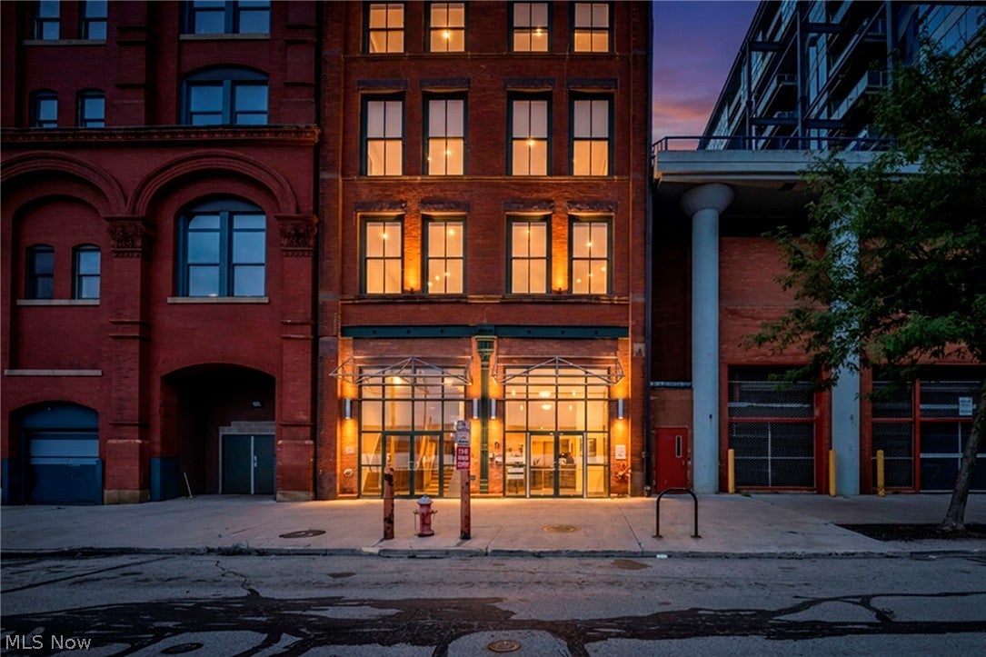 635 W Lakeside Avenue 600