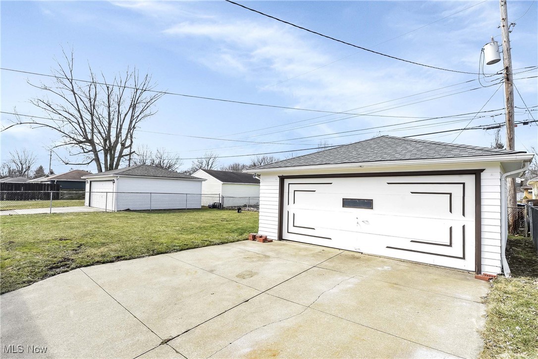 7252 Oakwood Road, Parma, Ohio image 36
