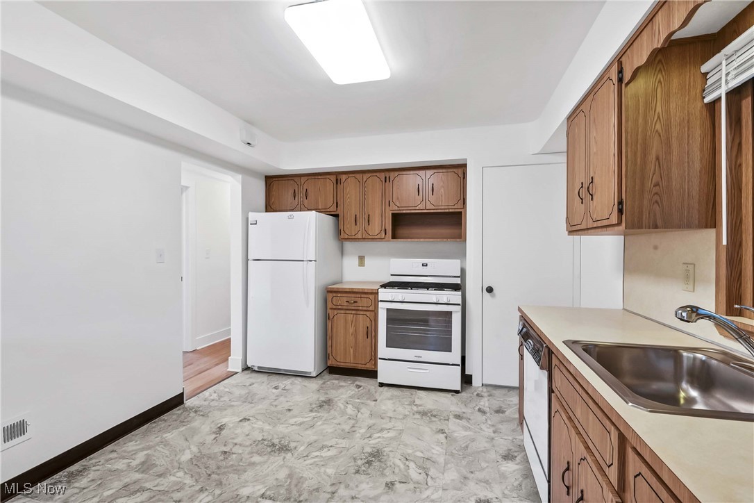 7252 Oakwood Road, Parma, Ohio image 14