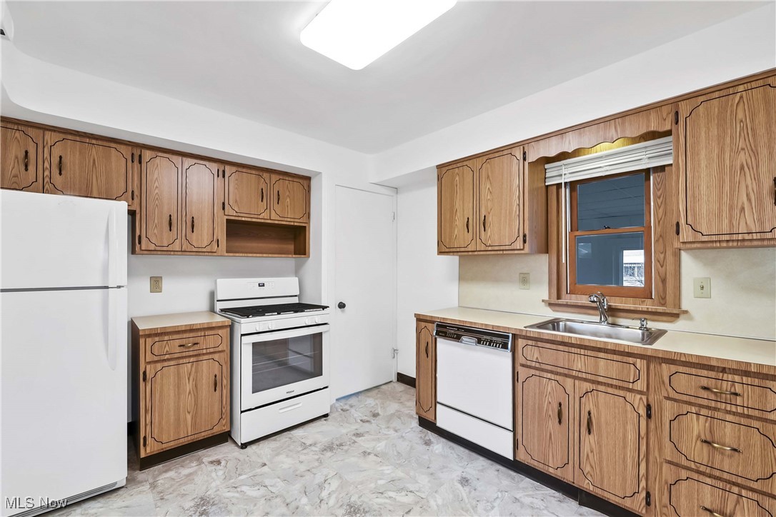 7252 Oakwood Road, Parma, Ohio image 4