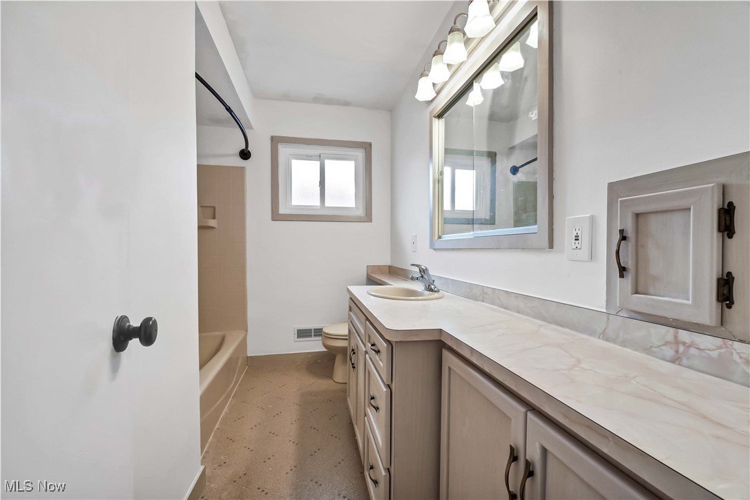 7252 Oakwood Road, Parma, Ohio image 24