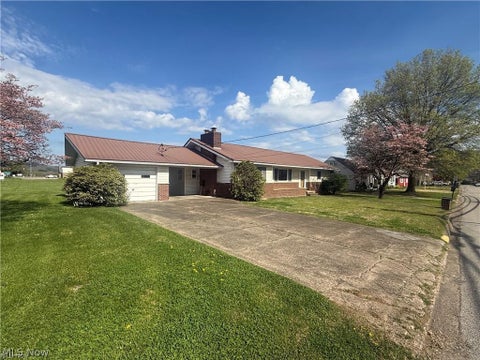 Homes For Sale - 1001 Stadium Drive Dr<br/> Saint Marys, WV 26170
