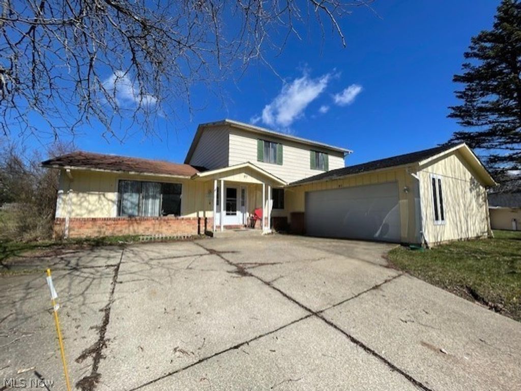 Photo of 97 Chelmsford Drive, Aurora, OH 44202 (MLS # 5195741)