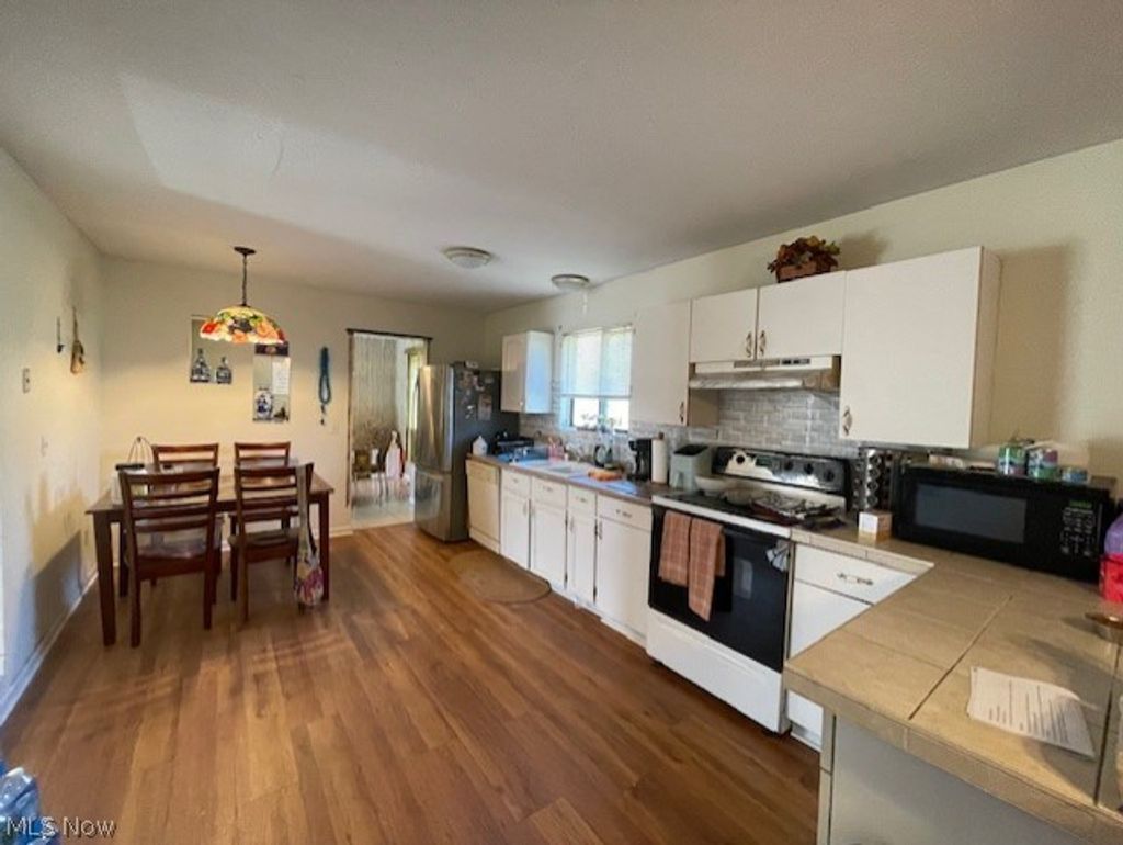 Photo of 97 Chelmsford Drive, Aurora, OH 44202 (MLS # 5195741)