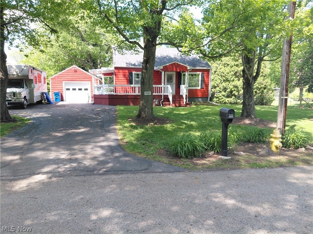 Photo of 7489 Van Ness Avenue, Hubbard, OH 44425 (MLS # 5211719)