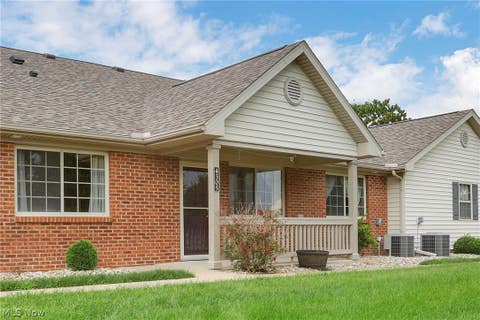 Tiny photo for 4305 E Strattford Circle E, Zanesville, OH 43701 (MLS # 5238961)