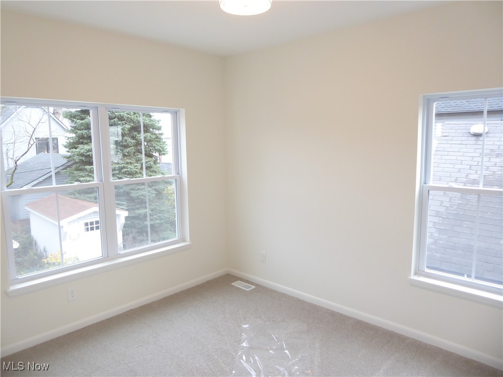 Tremont (Metro North) - Residential