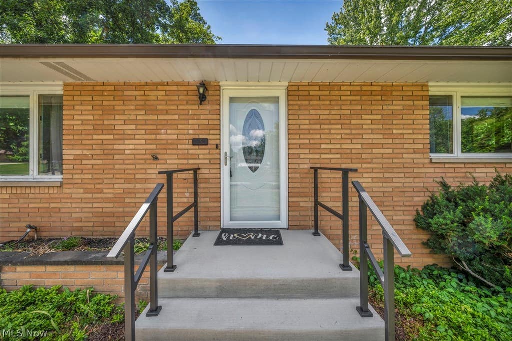 Photo of 8382 Parkdale Drive, North Royalton, OH 44133 (MLS # 5220756)